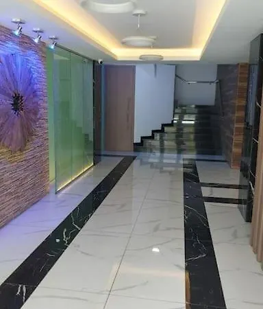 Balcony Sea View Whole Apt, Minutes To Λεμεσός