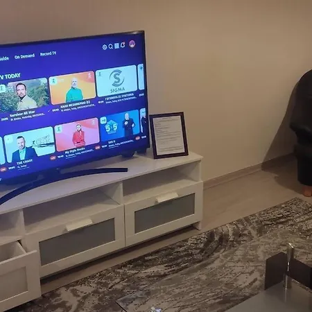 Balcony Sea View Whole Apt, Minutes To شقة