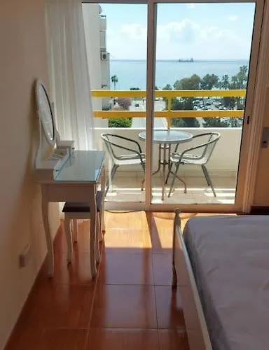 Appartement Balcony Sea View Whole Apt, Minutes To Limasol