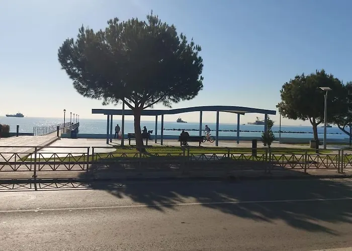 Balcony Sea View Whole Apt, Minutes To Appartement Limasol