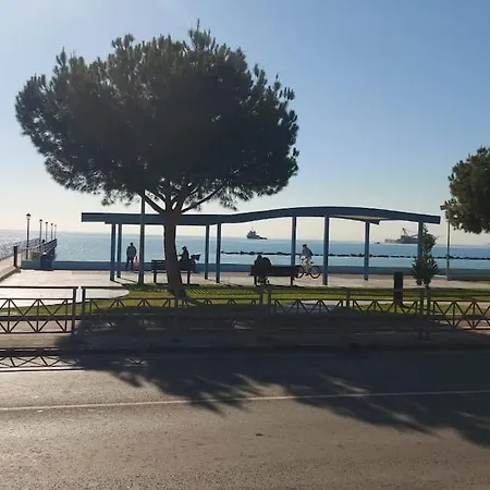 Balcony Sea View Whole Apt, Minutes To Lägenhet Limassol