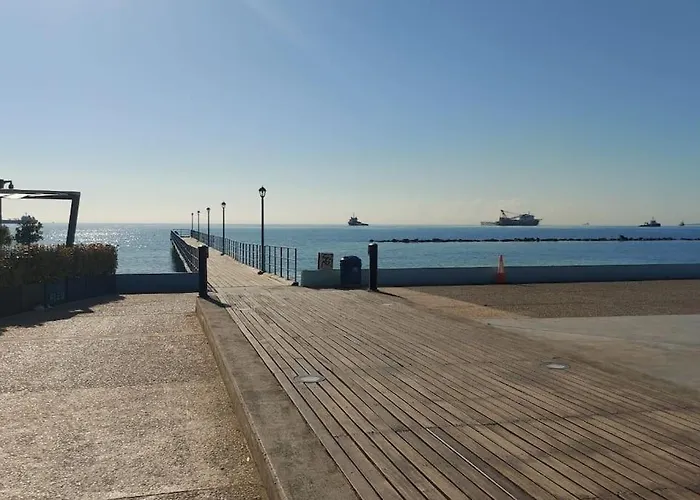 Balcony Sea View Whole Apt, Minutes To Limassol